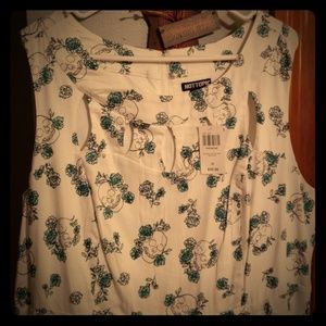 - Hot topic Skull / floral cut out dress
